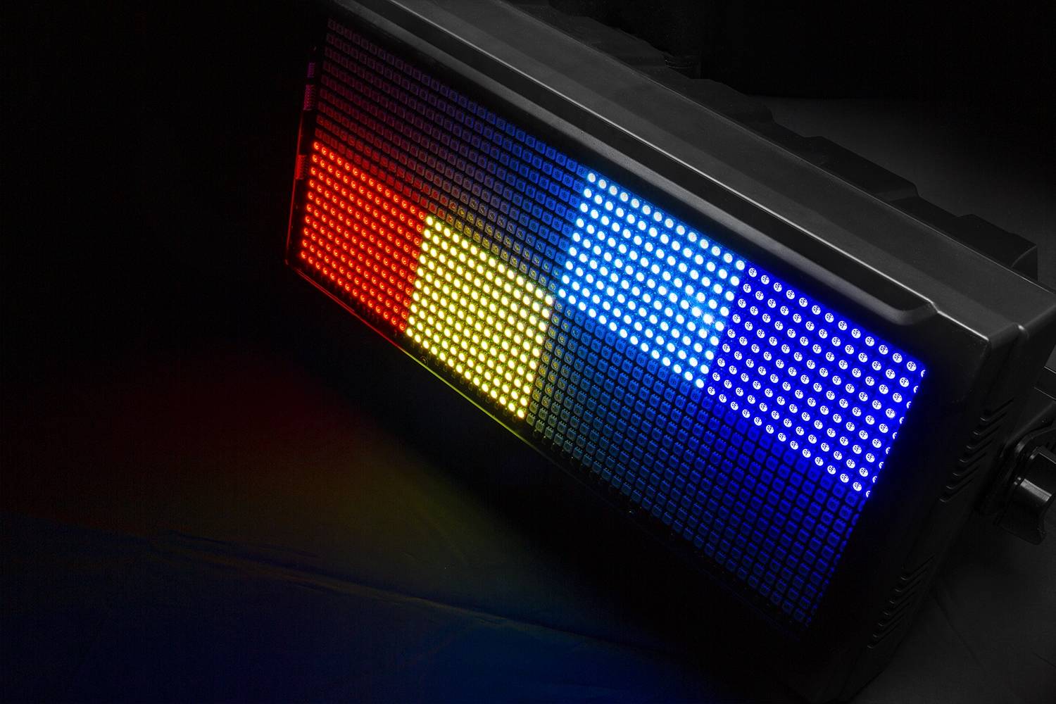  Stroboscoop Blinder LED BS1200 RGB Beamz